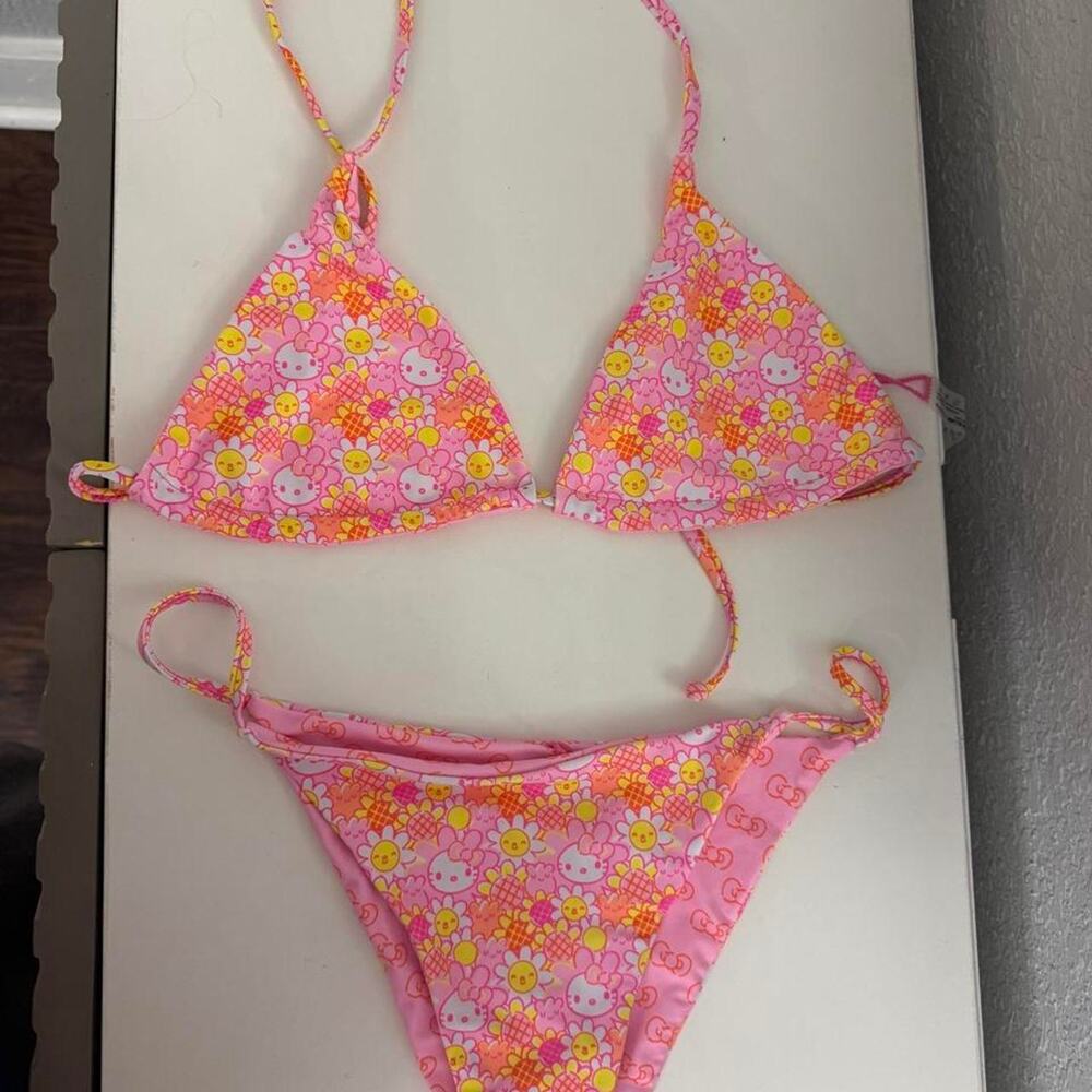 Hello kitty four piece reversible